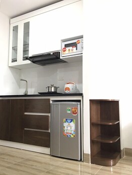v house 6 serviced apartment