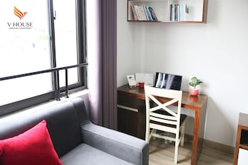 v house 6 serviced apartment