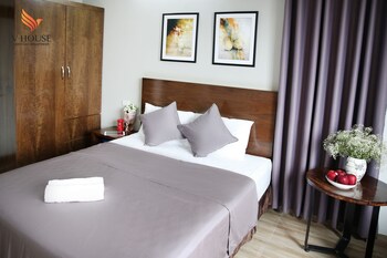 v house 6 serviced apartment