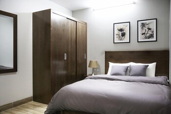 v house 6 serviced apartment