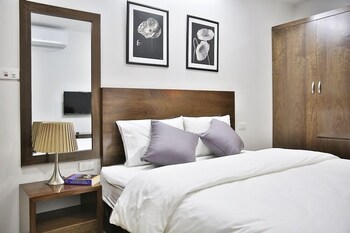 v house 6 serviced apartment