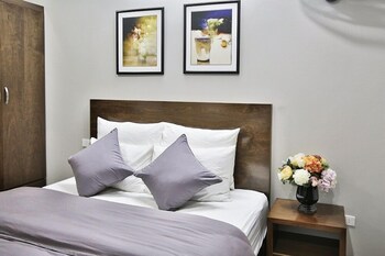 v house 6 serviced apartment