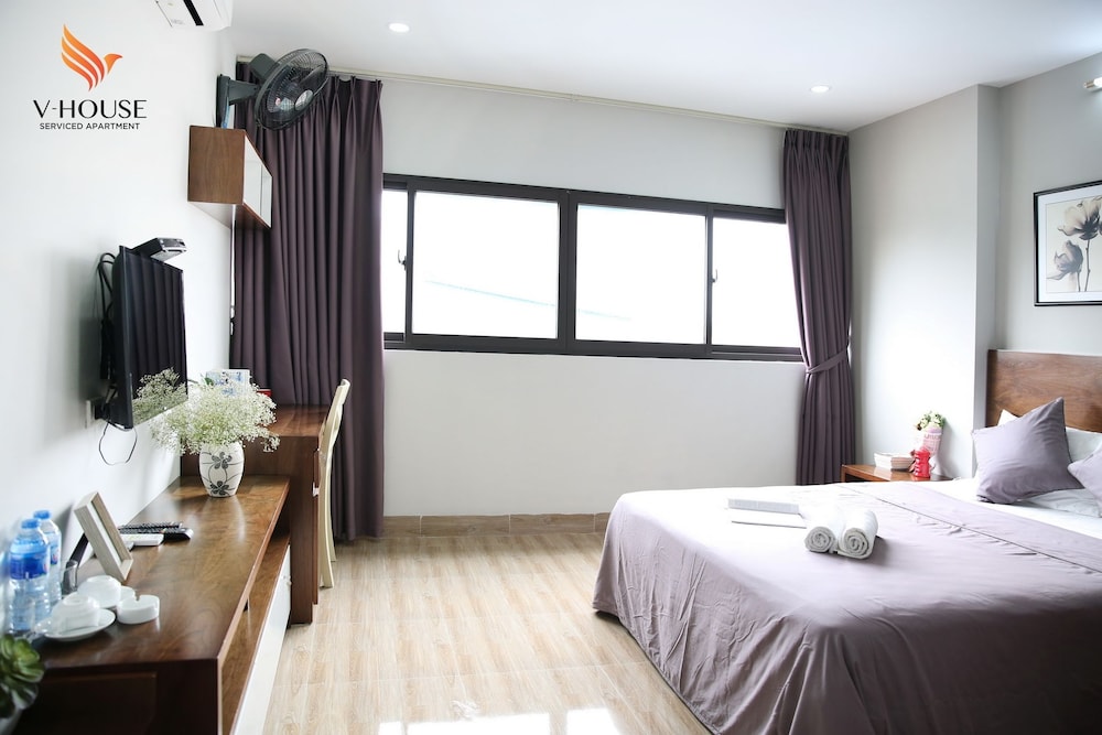 v house 6 serviced apartment