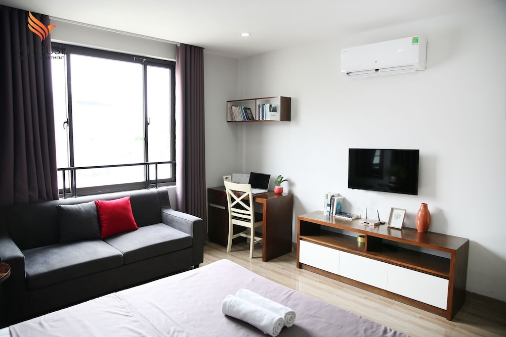 v house 6 serviced apartment
