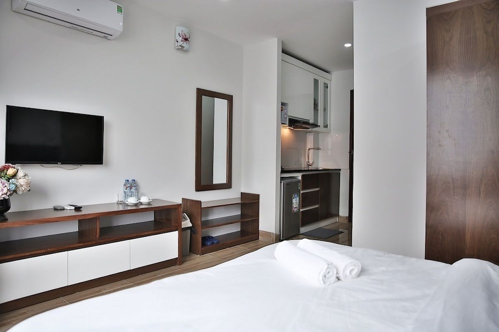 v house 6 serviced apartment