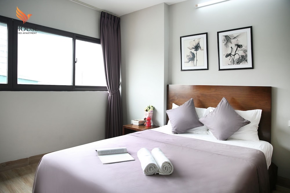 v house 6 serviced apartment