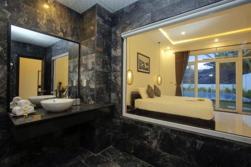 hoi an sunny pool villa
