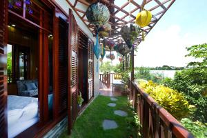 khamy riverside resort