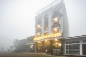golden town hotel