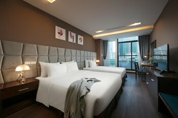brilliant me tri hotel and spa