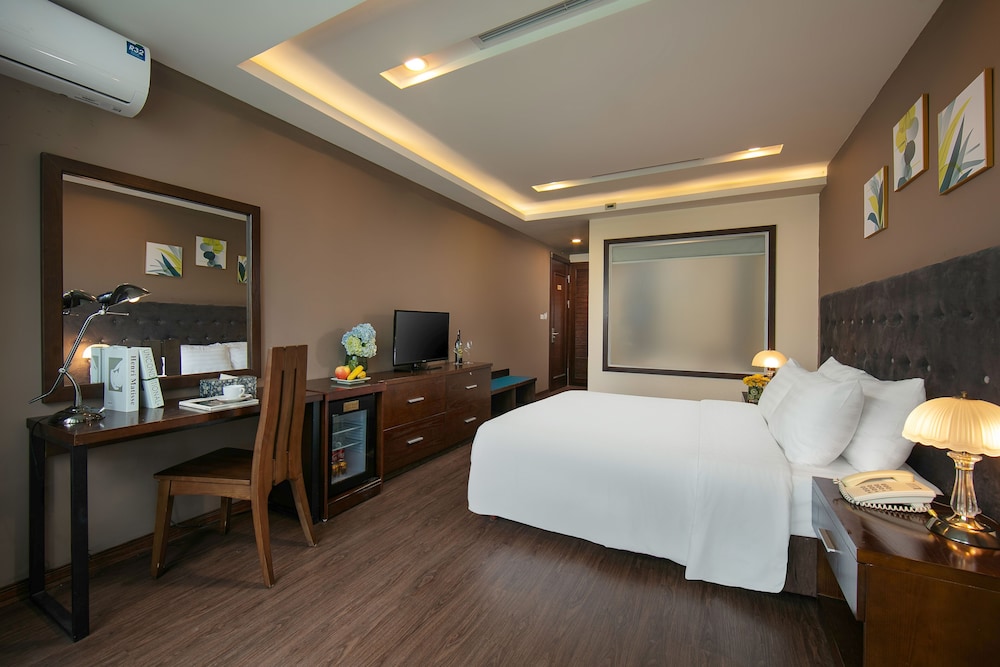brilliant me tri hotel and spa