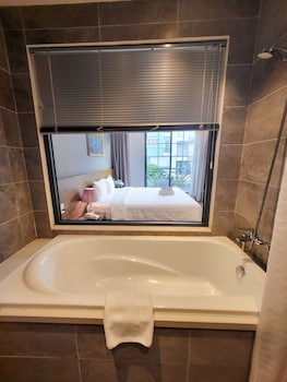 thao trang laluxe hotel