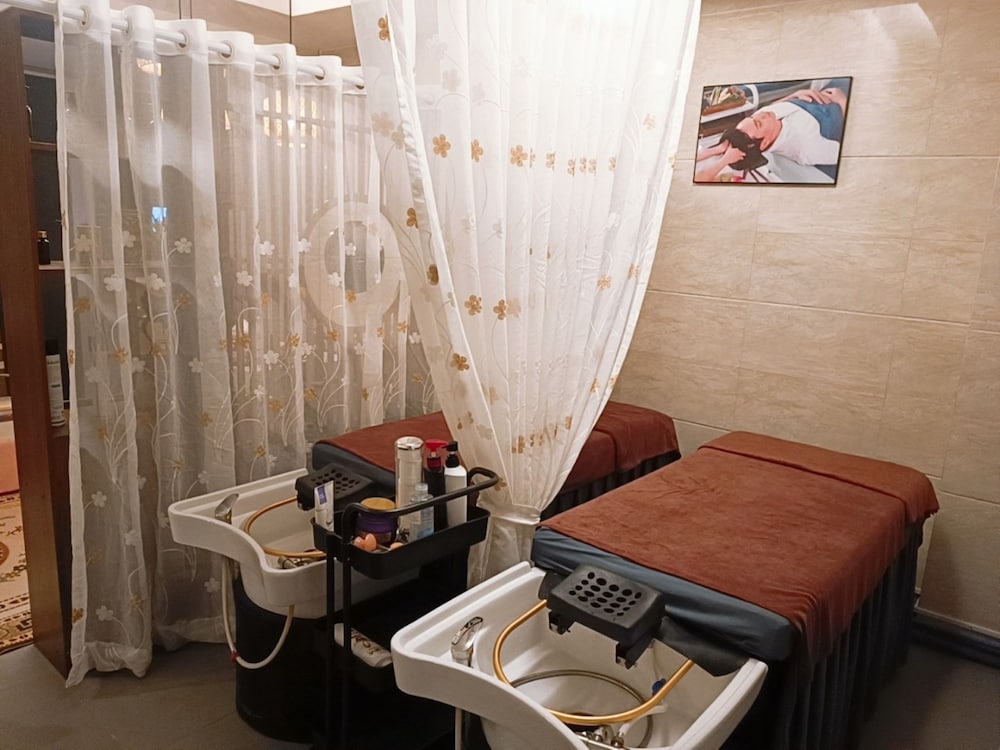 thao trang laluxe hotel