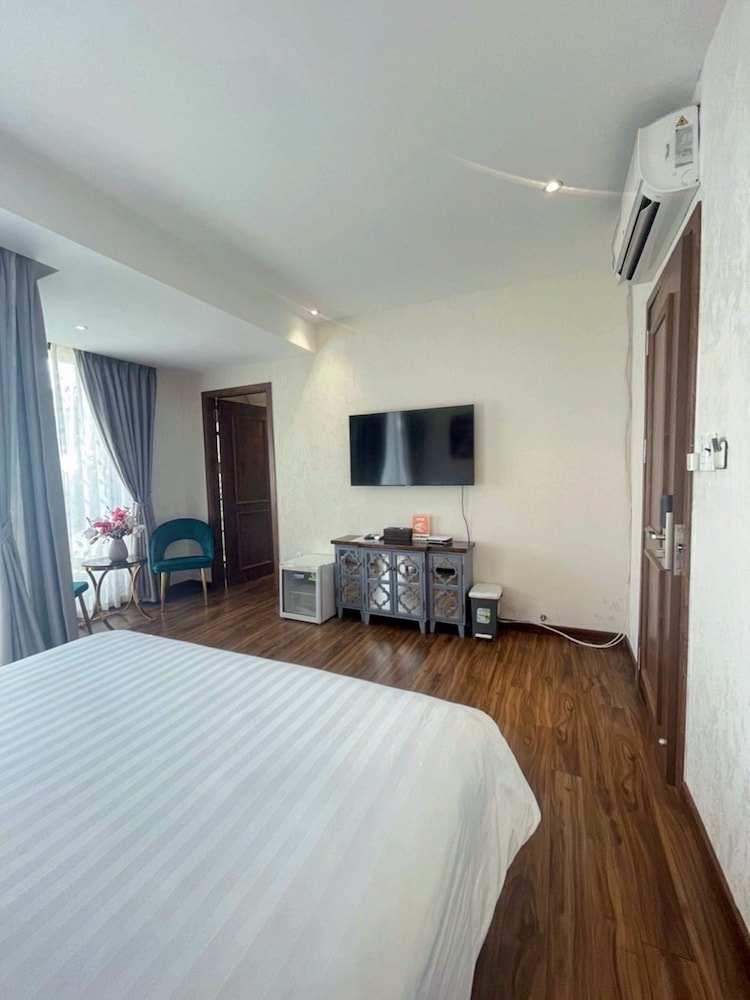 thao trang laluxe hotel