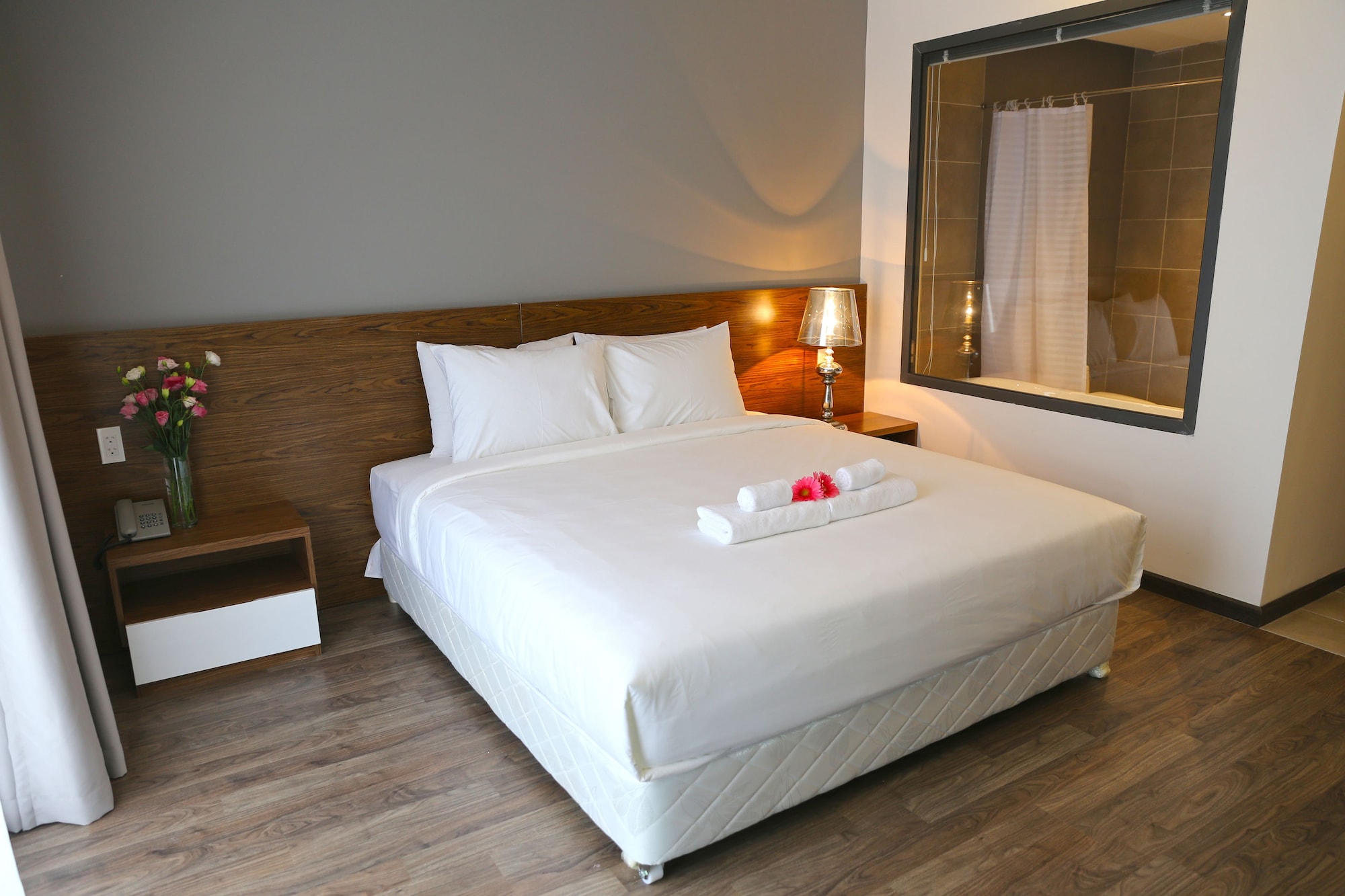 thao trang laluxe hotel