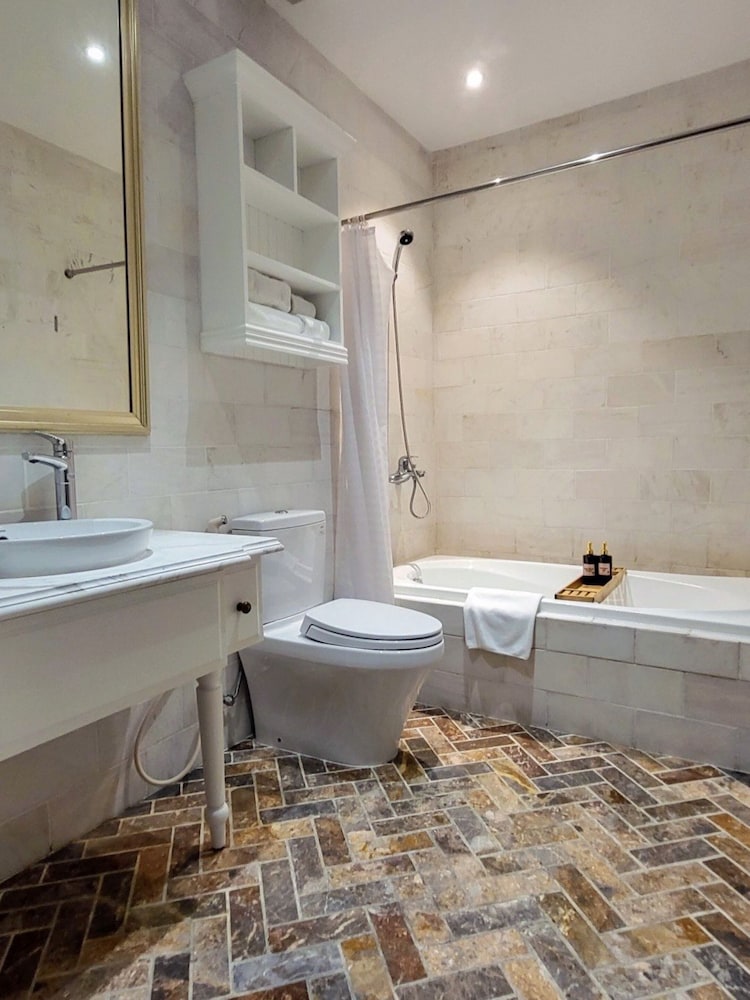 thao trang laluxe hotel