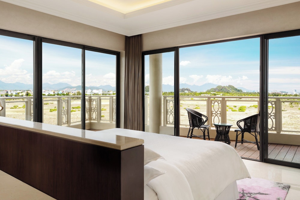 sheraton grand danang beach resort and spa