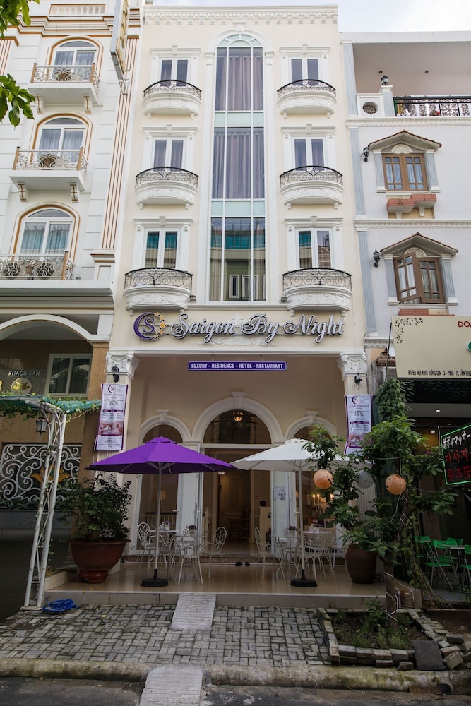 saigon by night luxury hotel