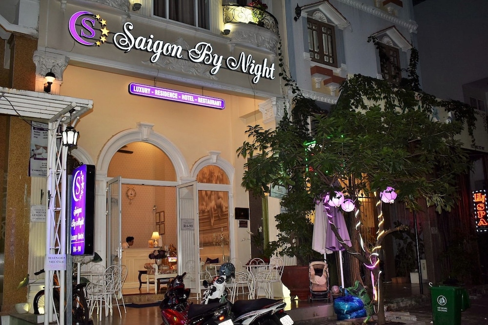 saigon by night luxury hotel