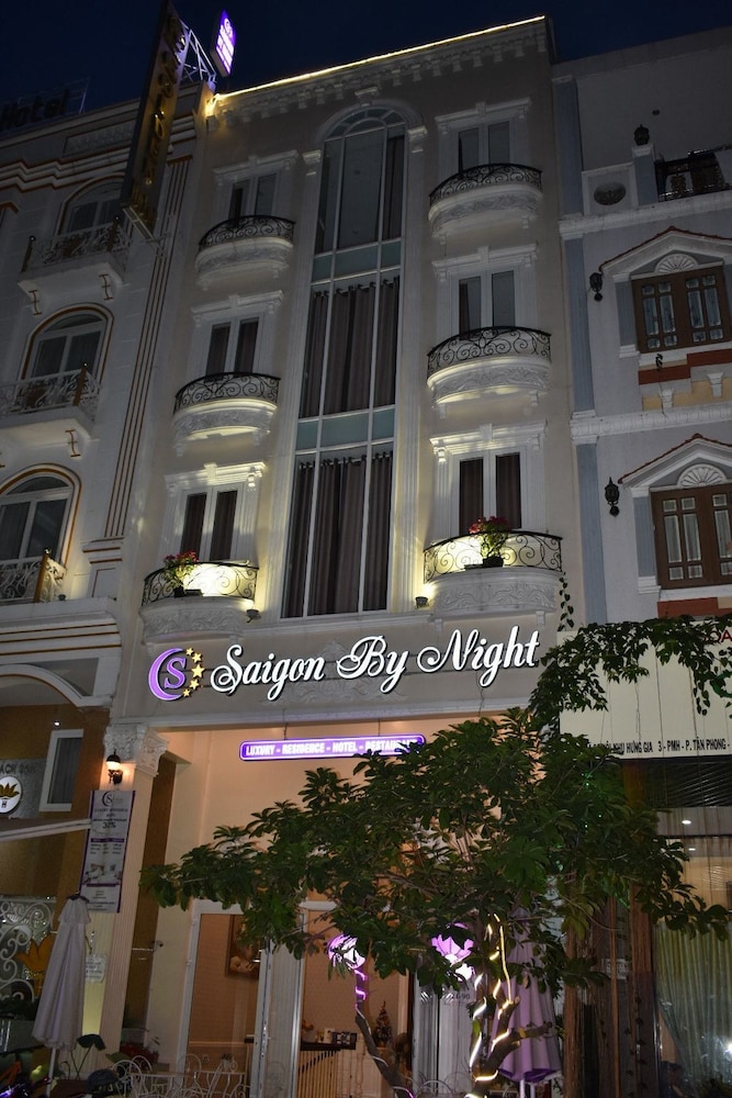 saigon by night luxury hotel