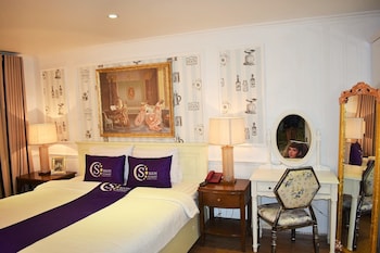 saigon by night luxury hotel