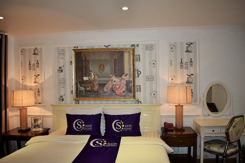 saigon by night luxury hotel