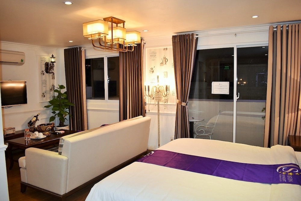 saigon by night luxury hotel