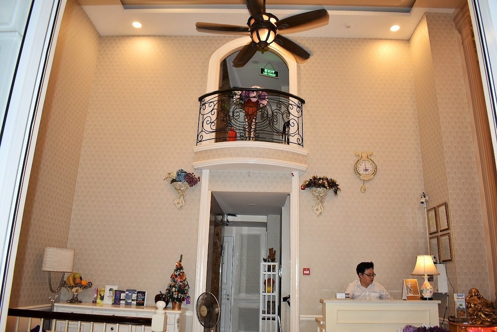 saigon by night luxury hotel