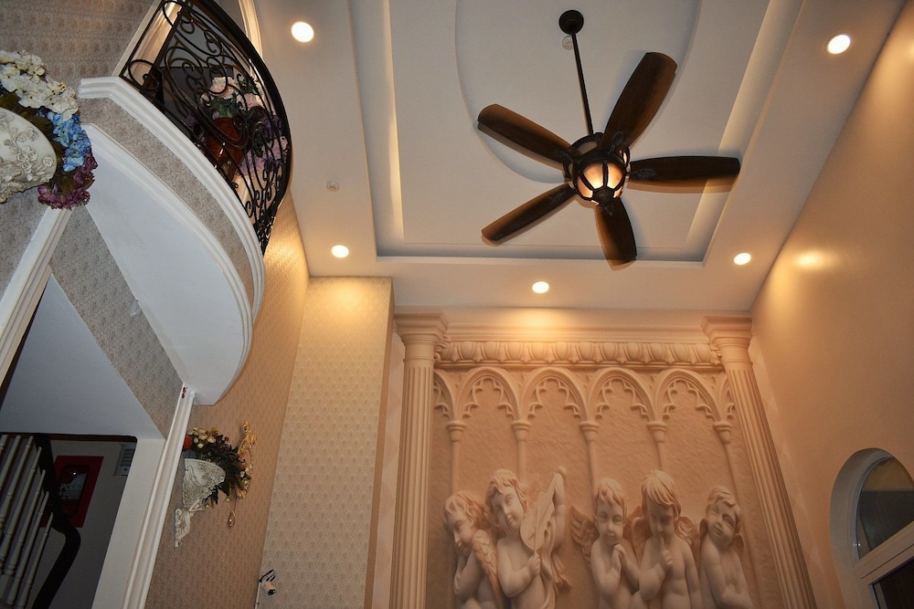 saigon by night luxury hotel