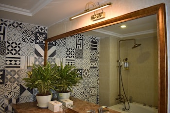 saigon by night luxury hotel