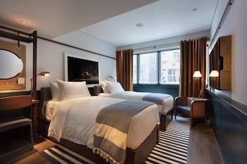 saigon by night luxury hotel