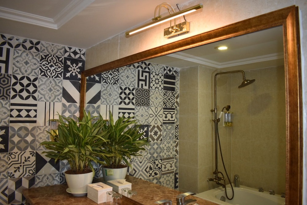 saigon by night luxury hotel