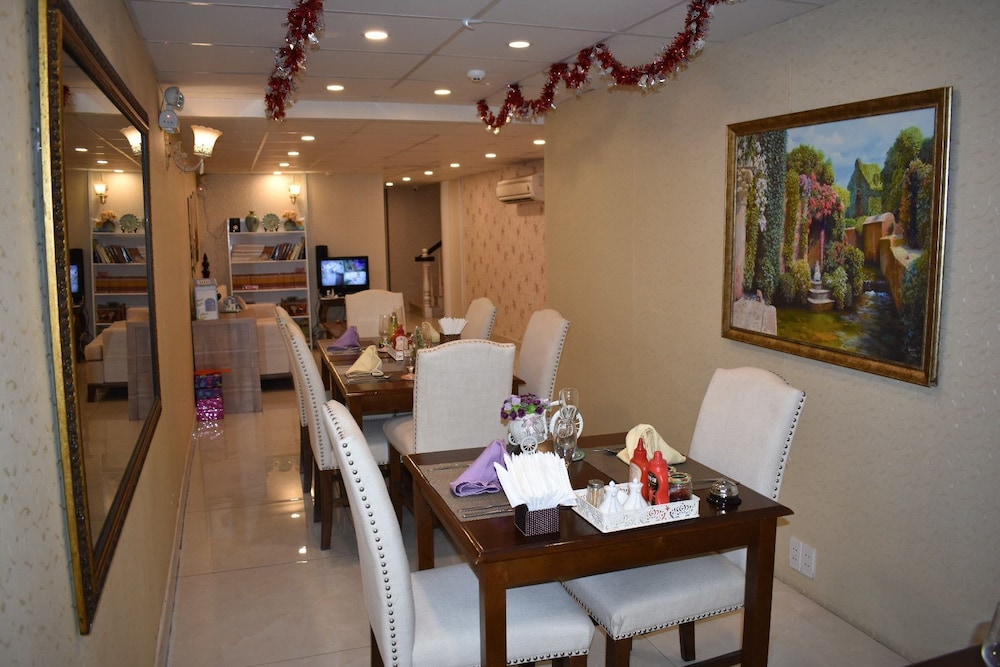 saigon by night luxury hotel