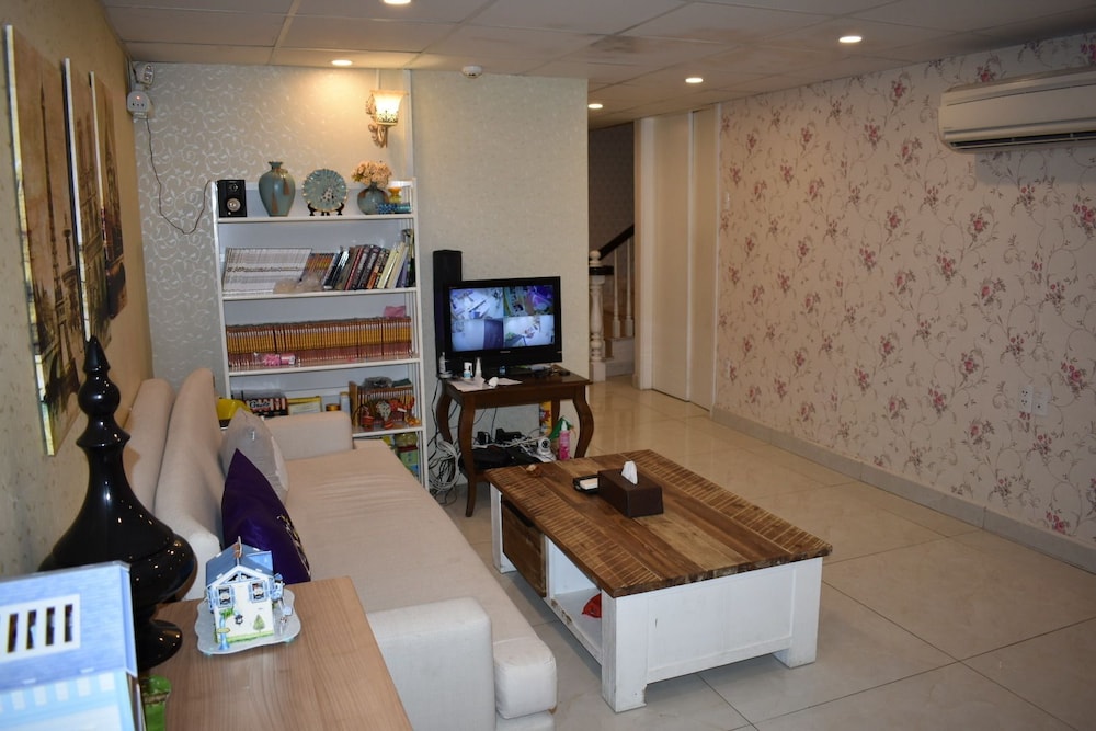 saigon by night luxury hotel