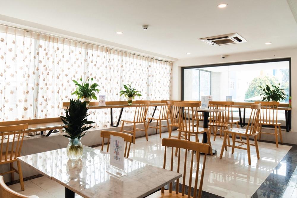 my villa hotel airport