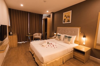 my villa hotel airport