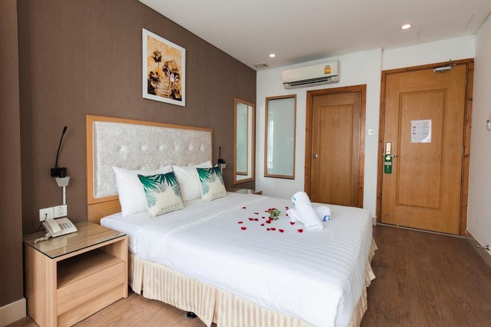 my villa hotel airport