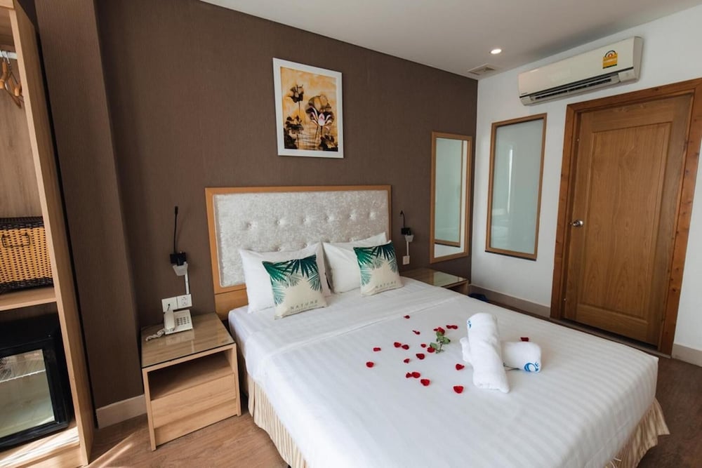 my villa hotel airport