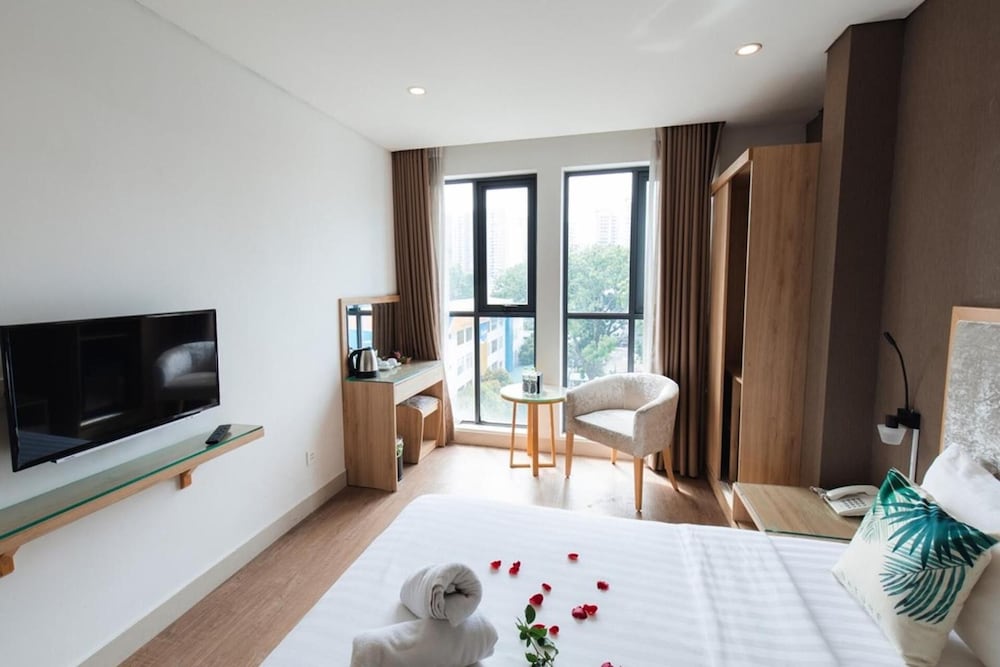 my villa hotel airport