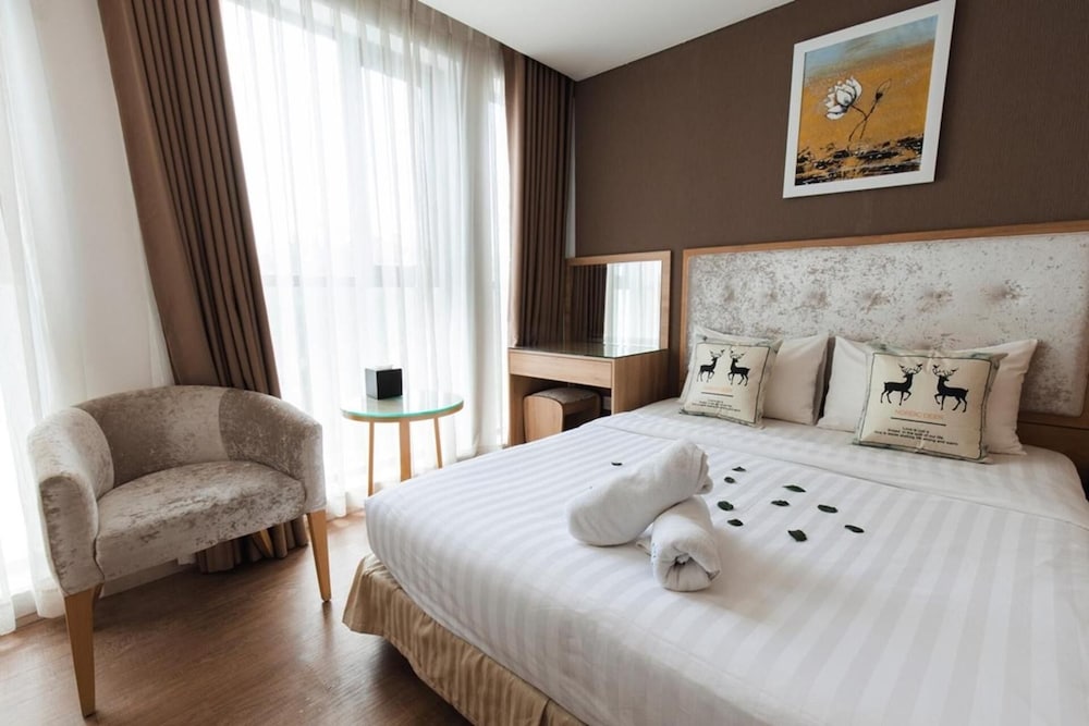 my villa hotel airport