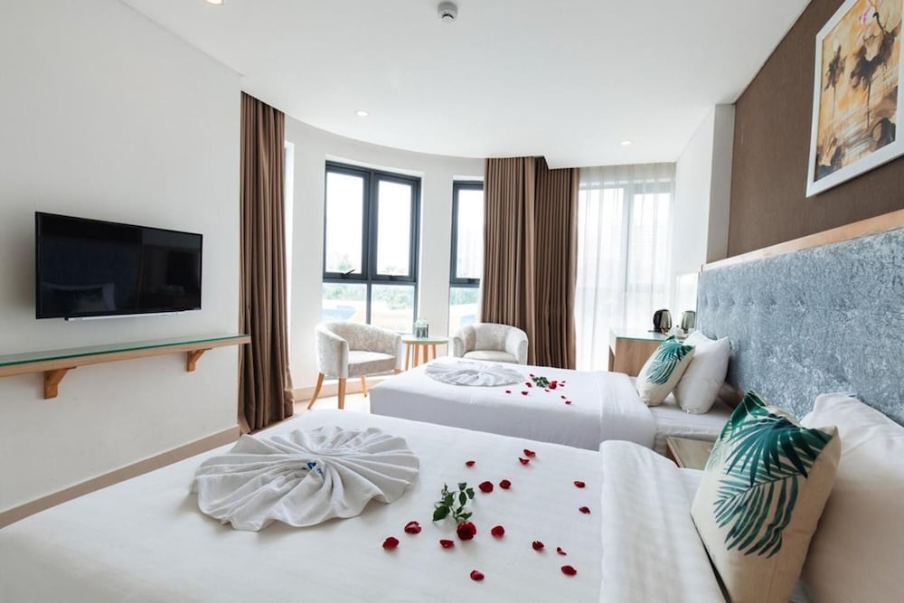 my villa hotel airport