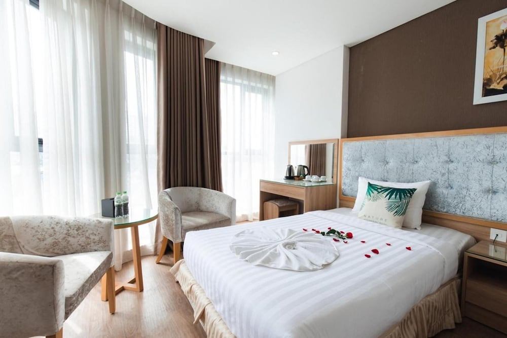 my villa hotel airport