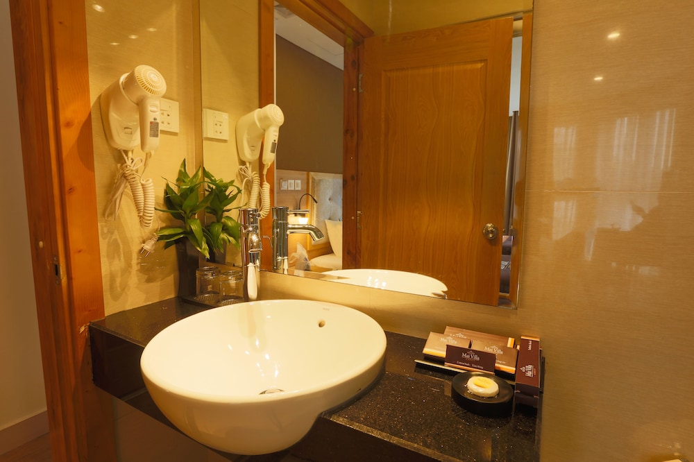 my villa hotel airport