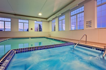 Holiday Inn Express Hotel & Suites Cadillac By Ihg,Clam Lake Township>>Cadillac,3 star