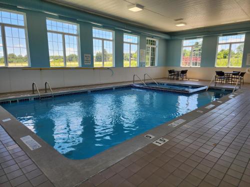 holiday inn express hotel and suites cadillac by ihg
