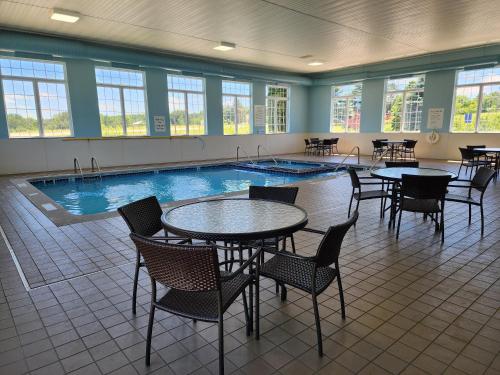 holiday inn express hotel and suites cadillac by ihg