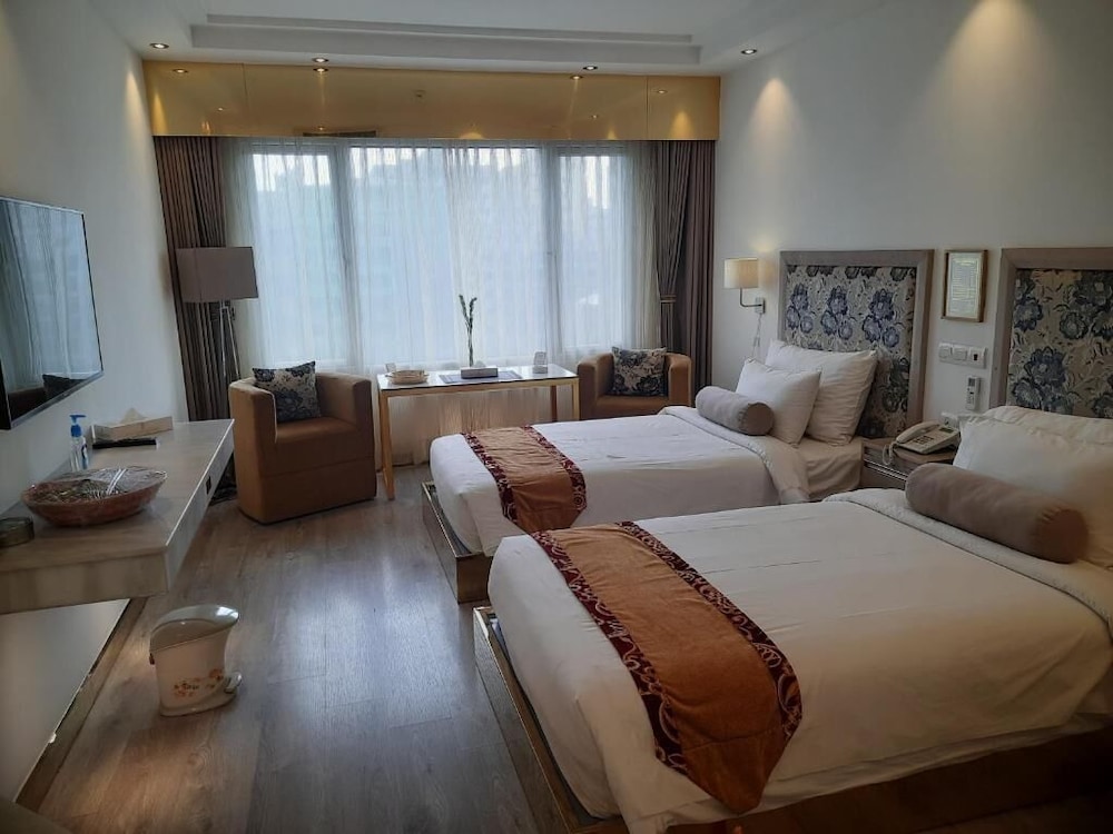 hotel razmoni isha kha international