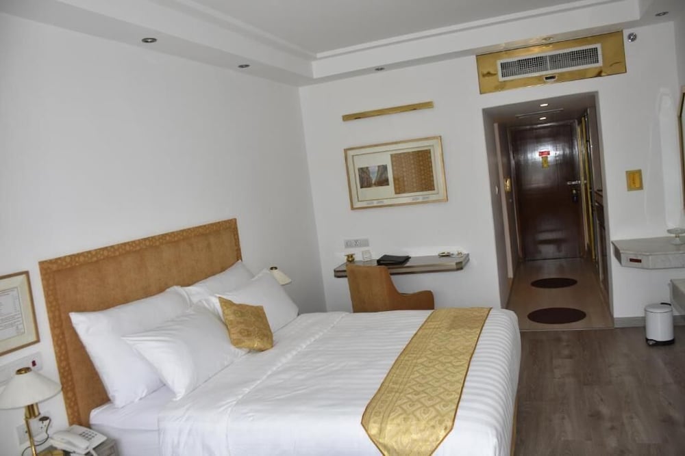 hotel razmoni isha kha international