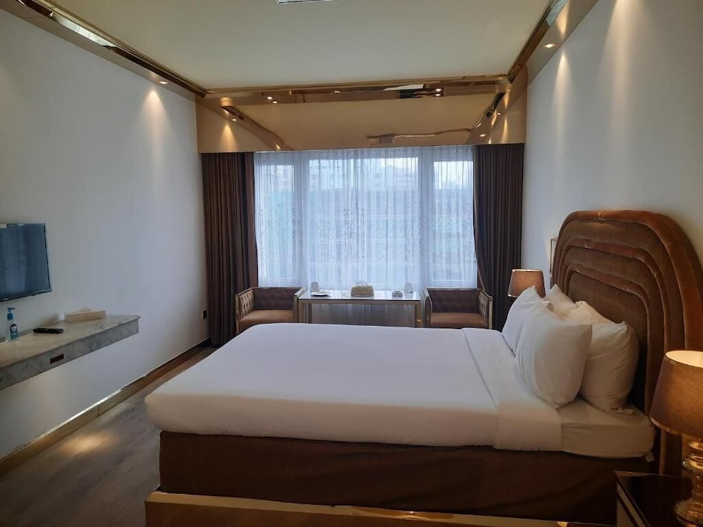 hotel razmoni isha kha international