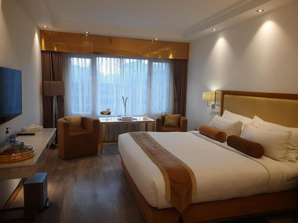 hotel razmoni isha kha international